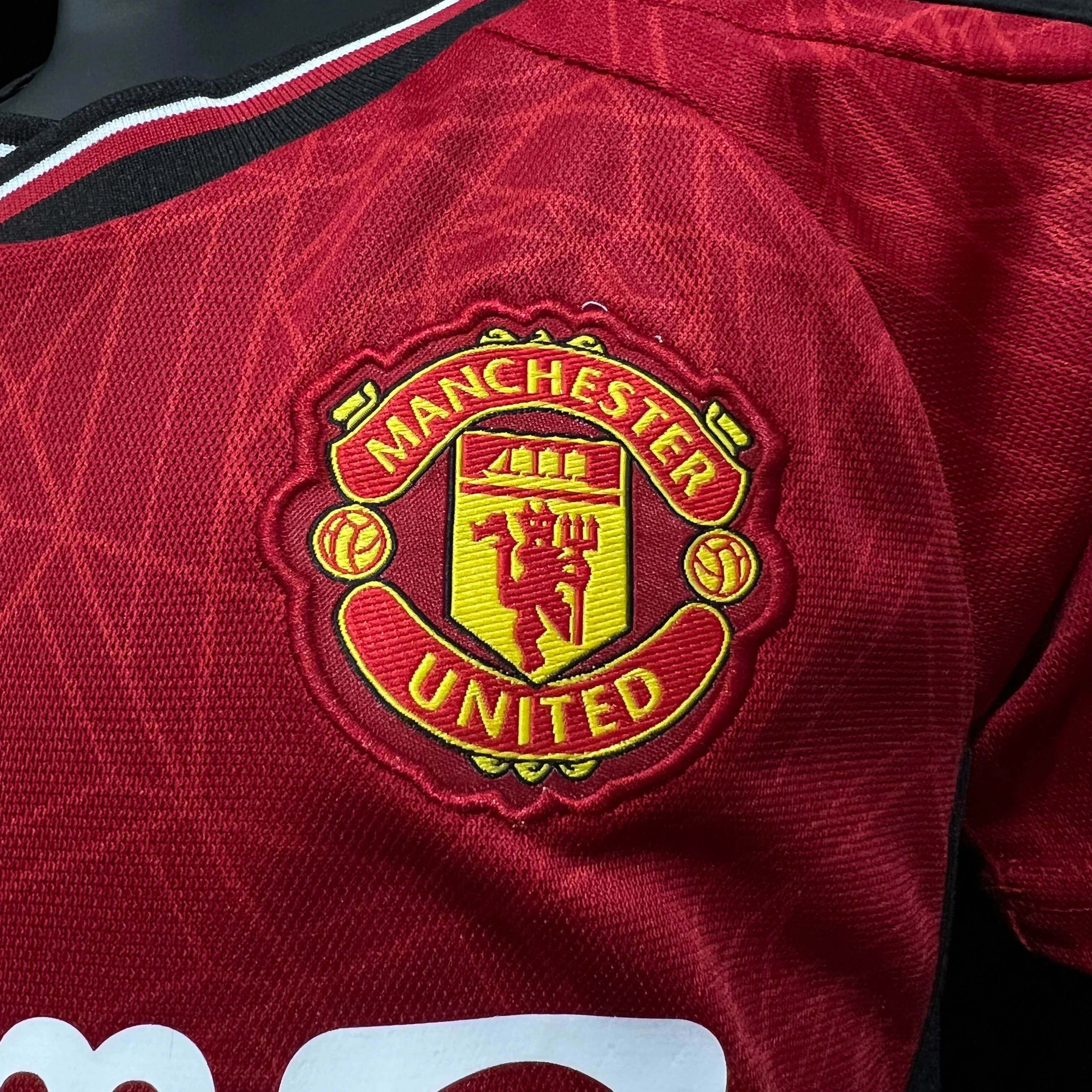 KIT INFANTIL DO MANCHESTER UNITED 23/24 PRINCIPAL