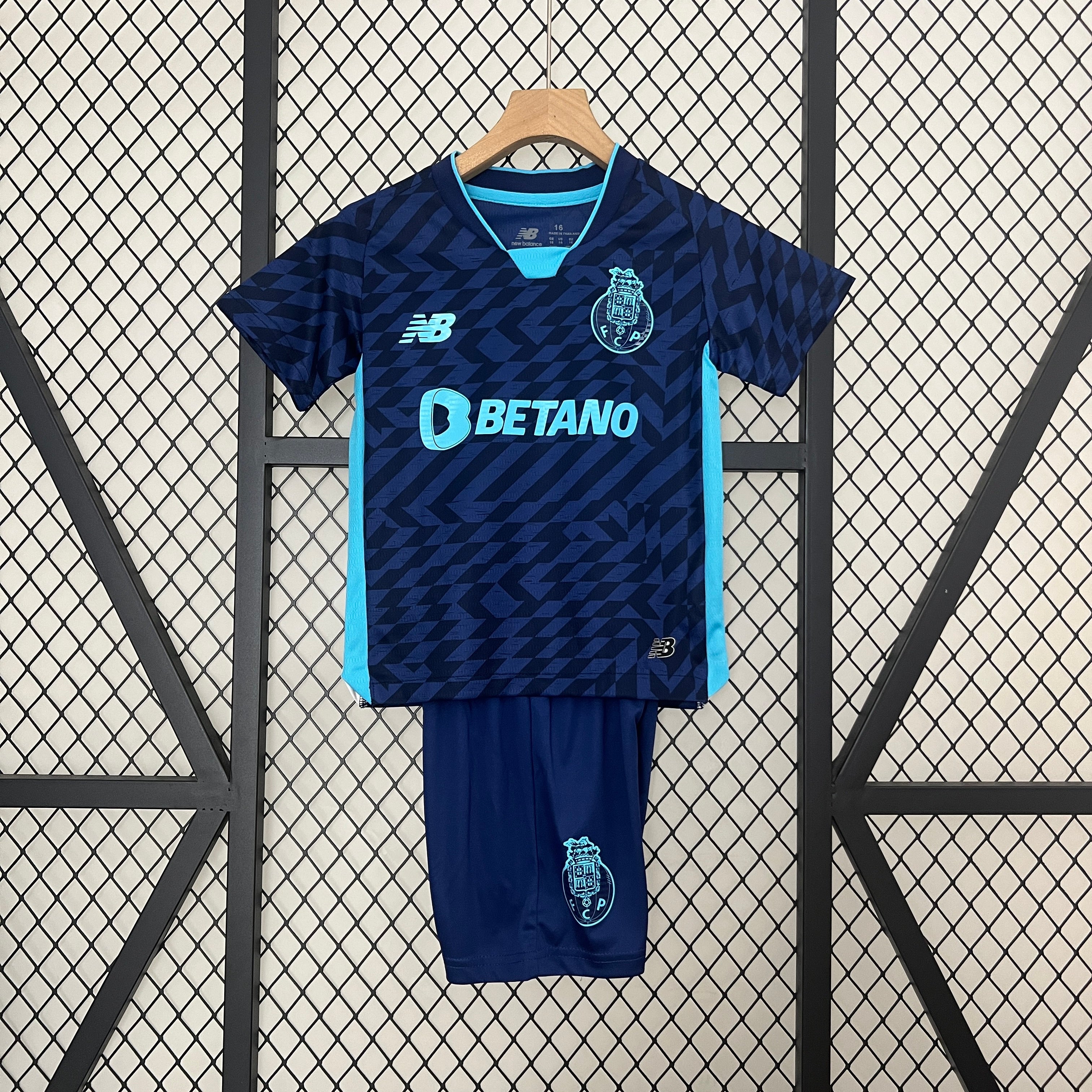 KIT INFANTIL DO PORTO 24/25 TERCEIRO EQUIPAMENTO