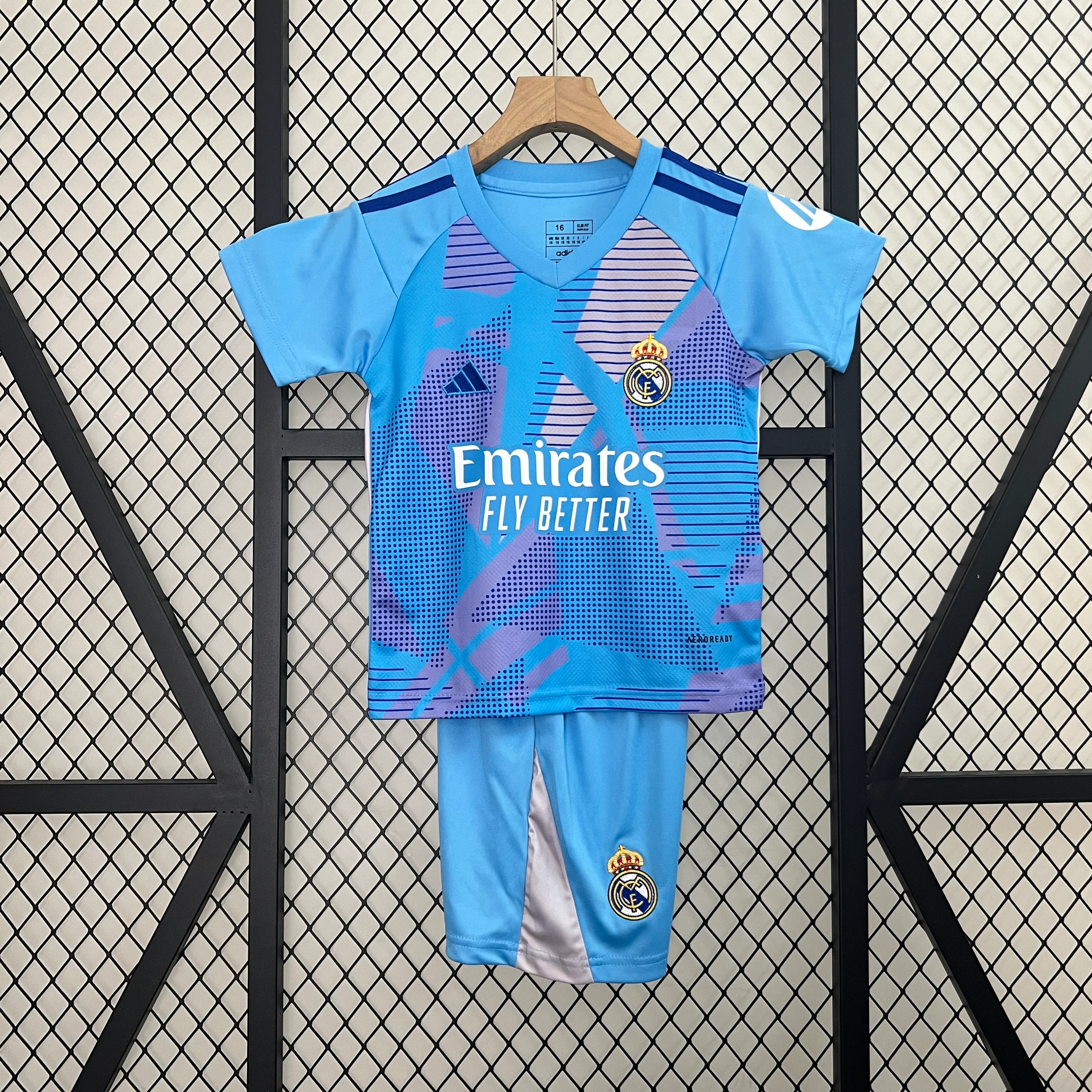 KIT INFANTIL DO REAL MADRID 24/25 GOLEIRO