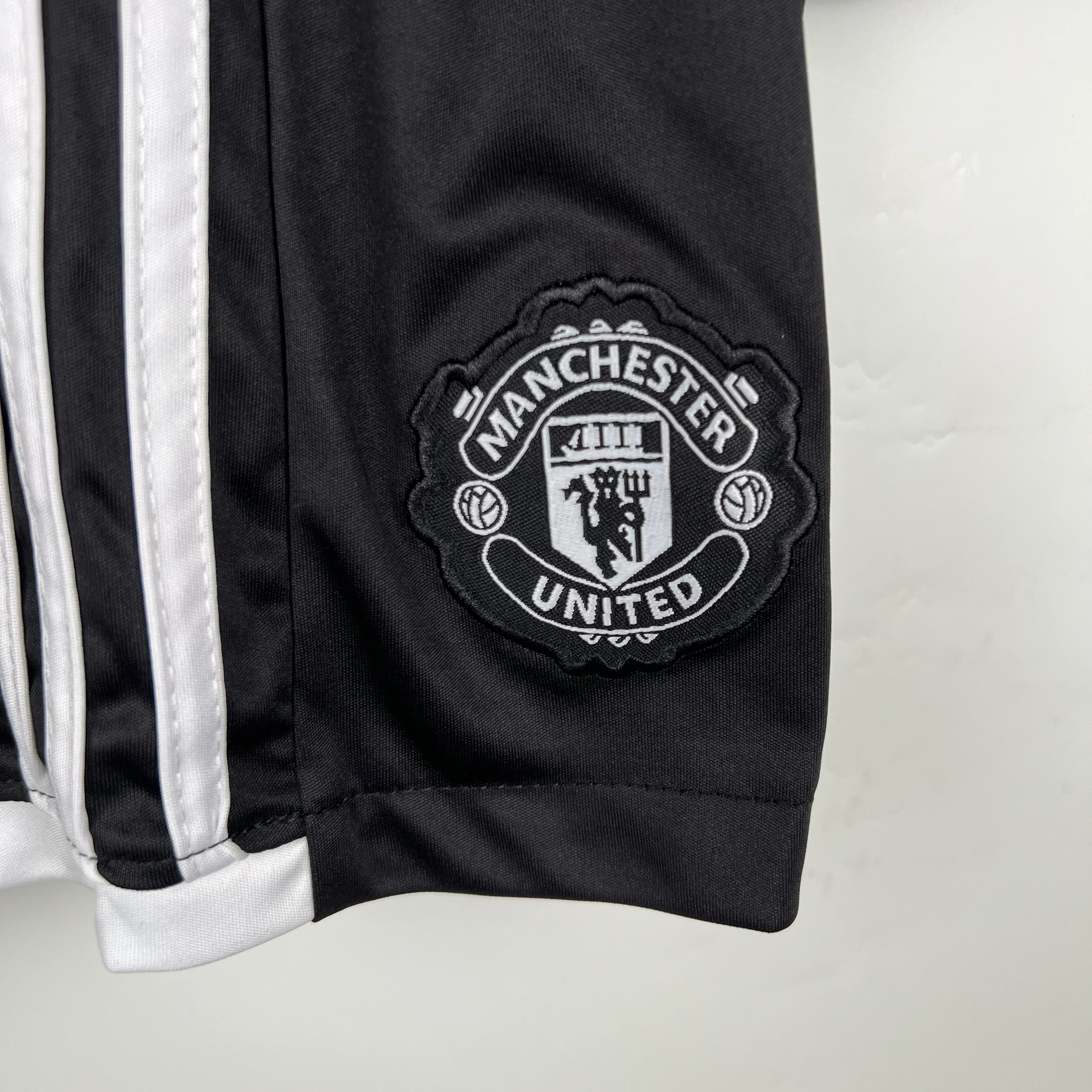 KIT INFANTIL DO MANCHESTER UNITED 23/24 ALTERNATIVA