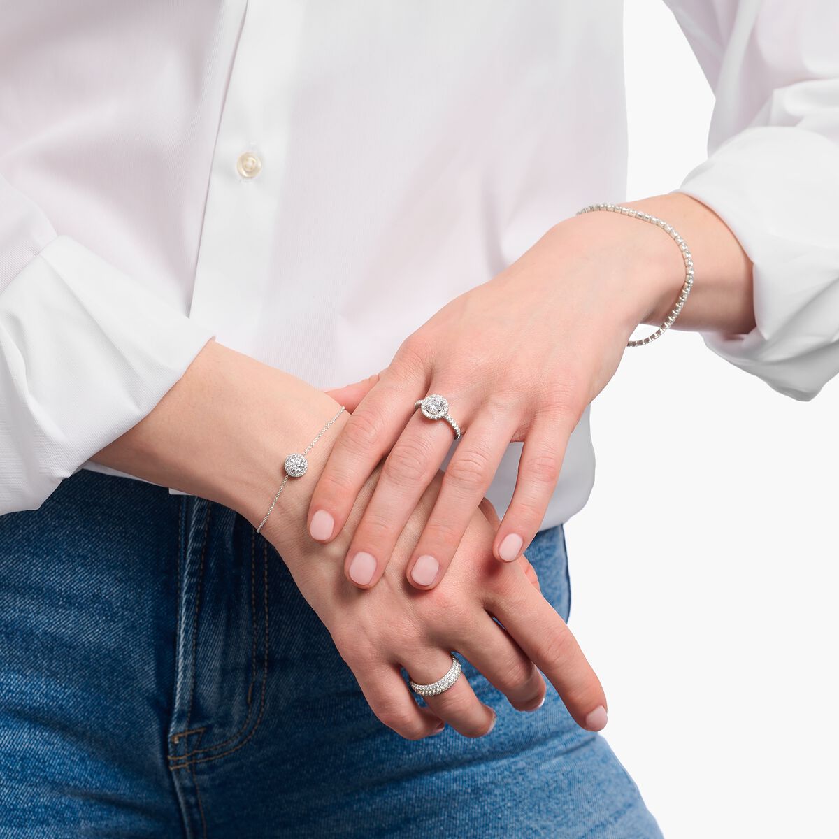 Silver halo ring with white zirconia in brilliant cut