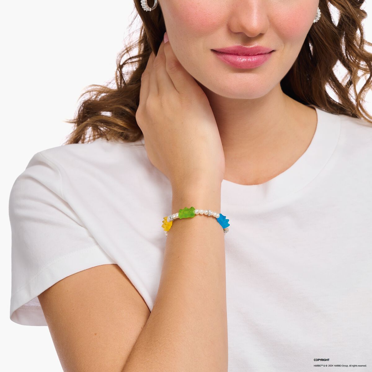 Silver pearl bracelet with 5 colourful goldbears