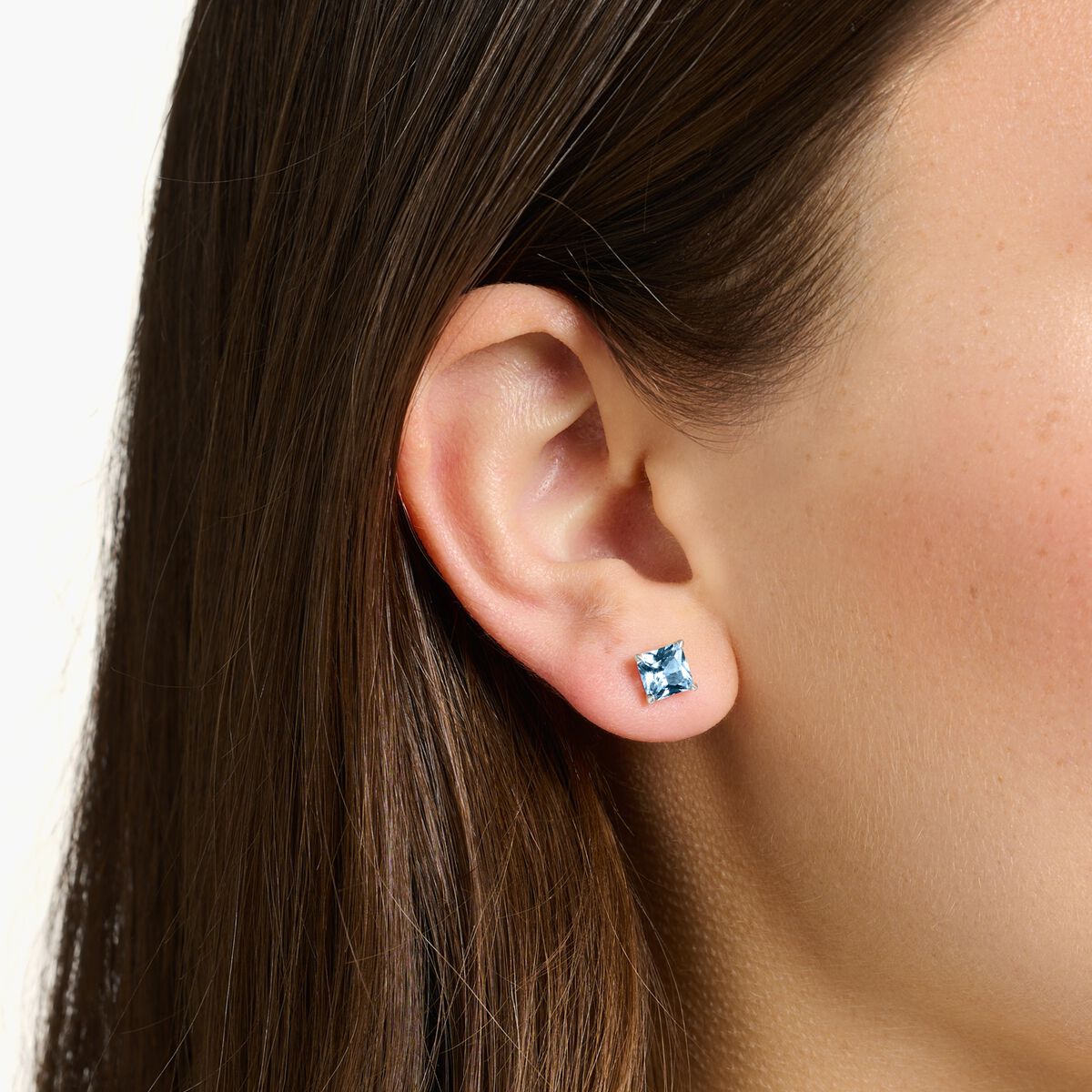 Ear studs with aquamarine-coloured stone silver