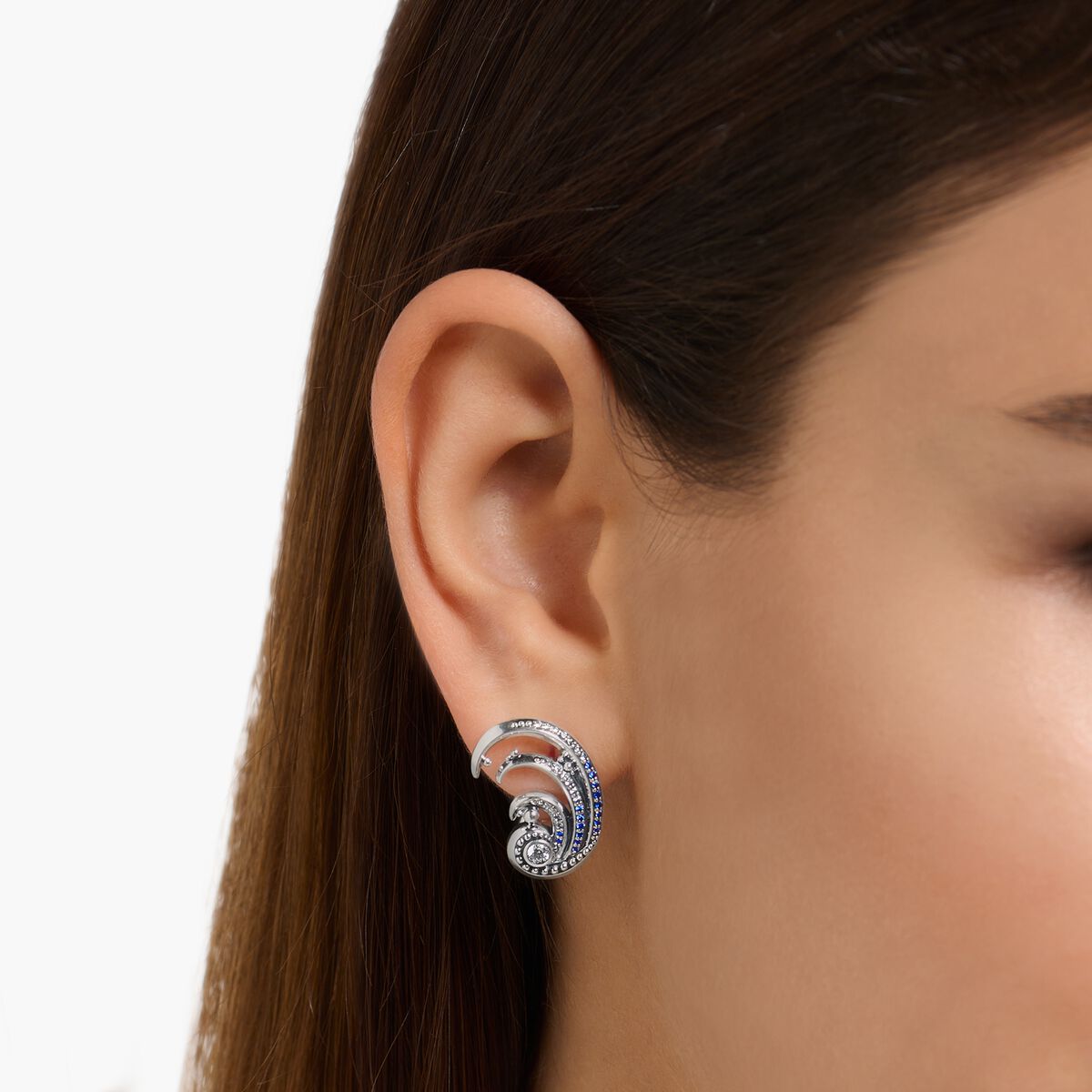 Ear clip wave with blue stones