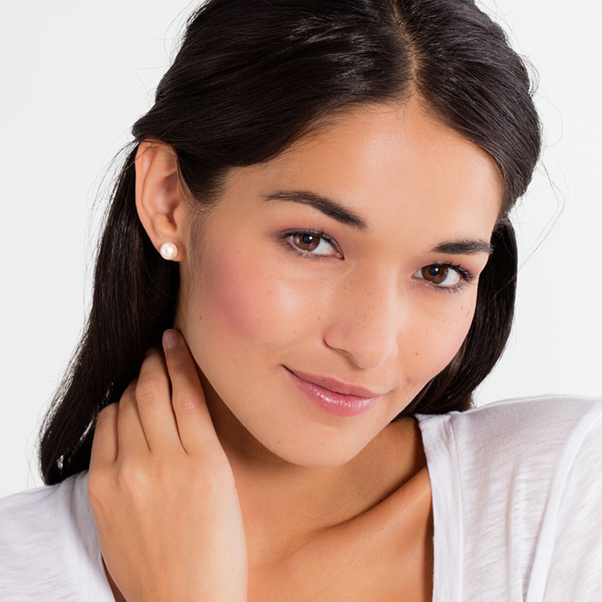 Pearl ear studs