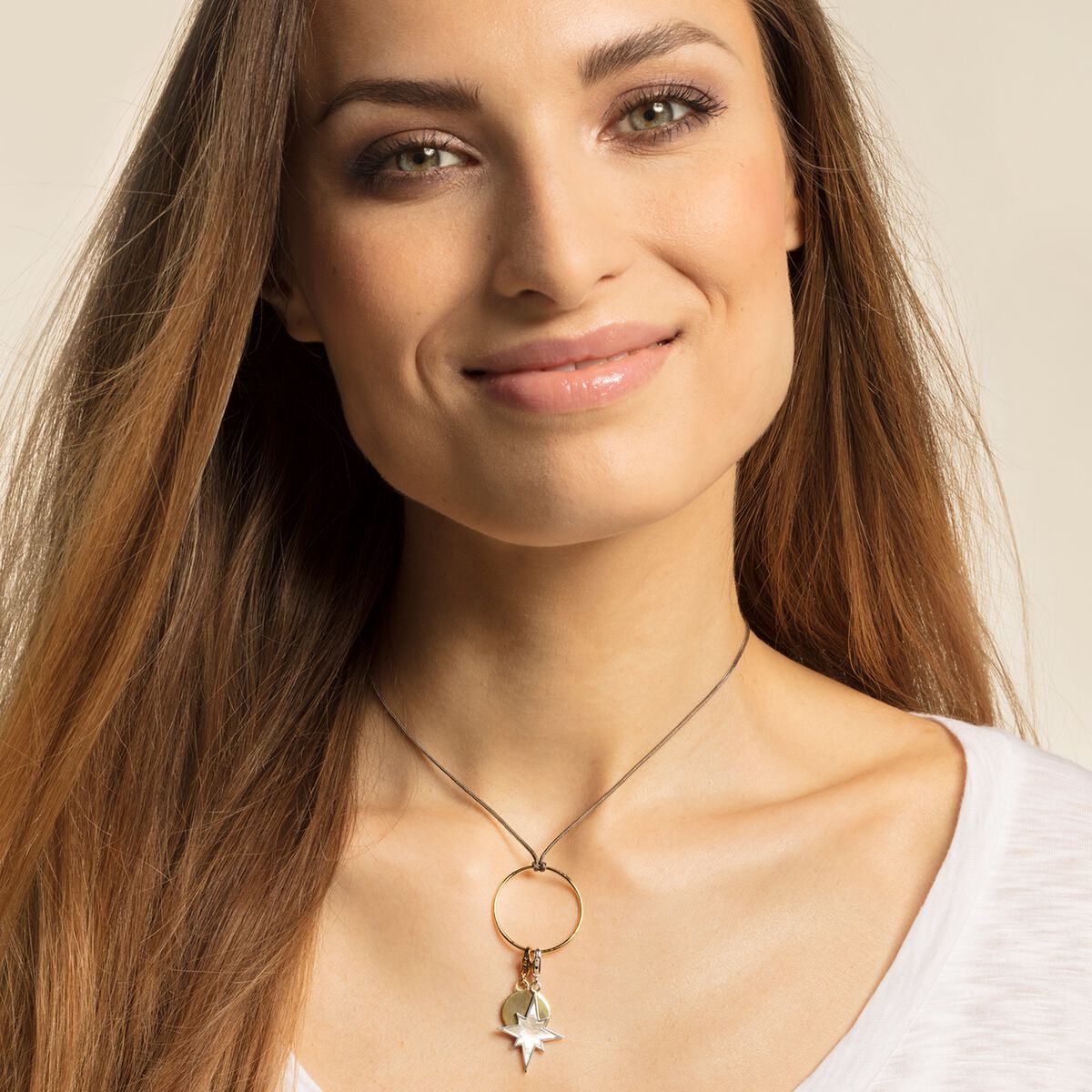 Charm pendant disc