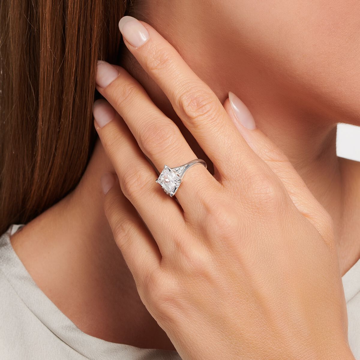 Ring with white stones silver