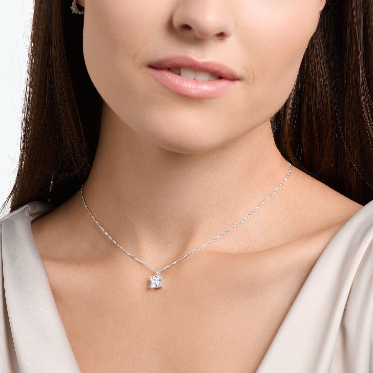 Necklace with white stone silver