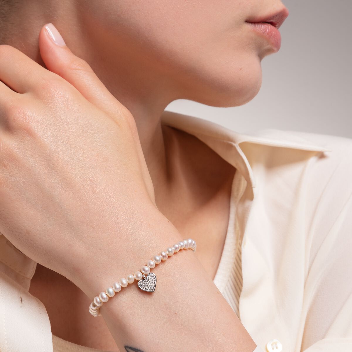 Bracelet white pearls heart pavé