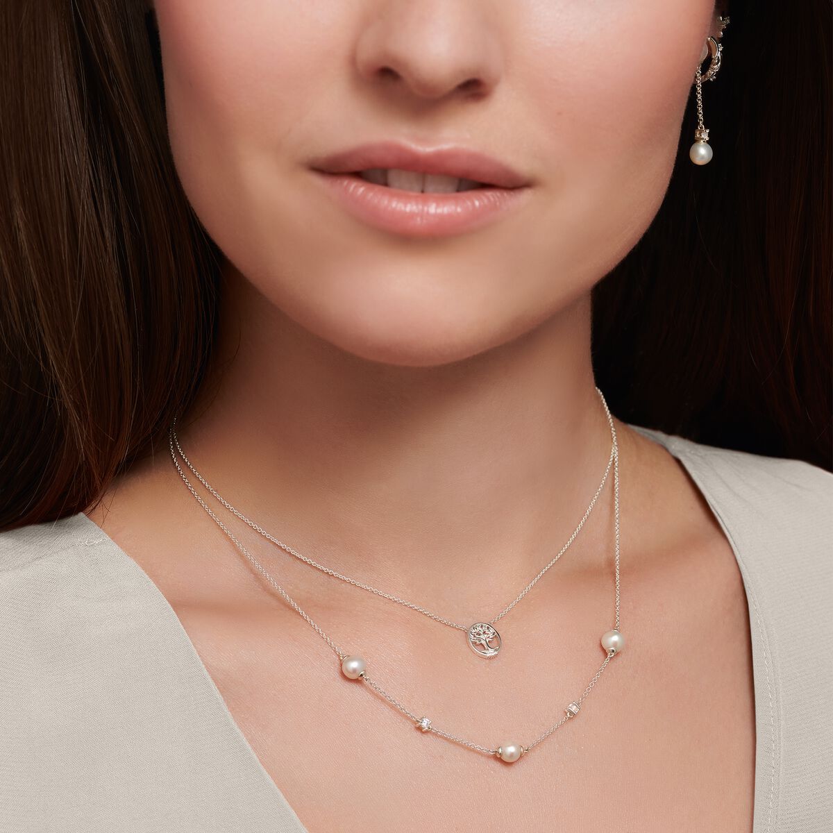 Necklace pearls with white stones silver
