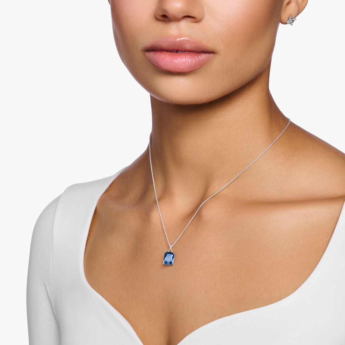 Necklace with blue stone silver