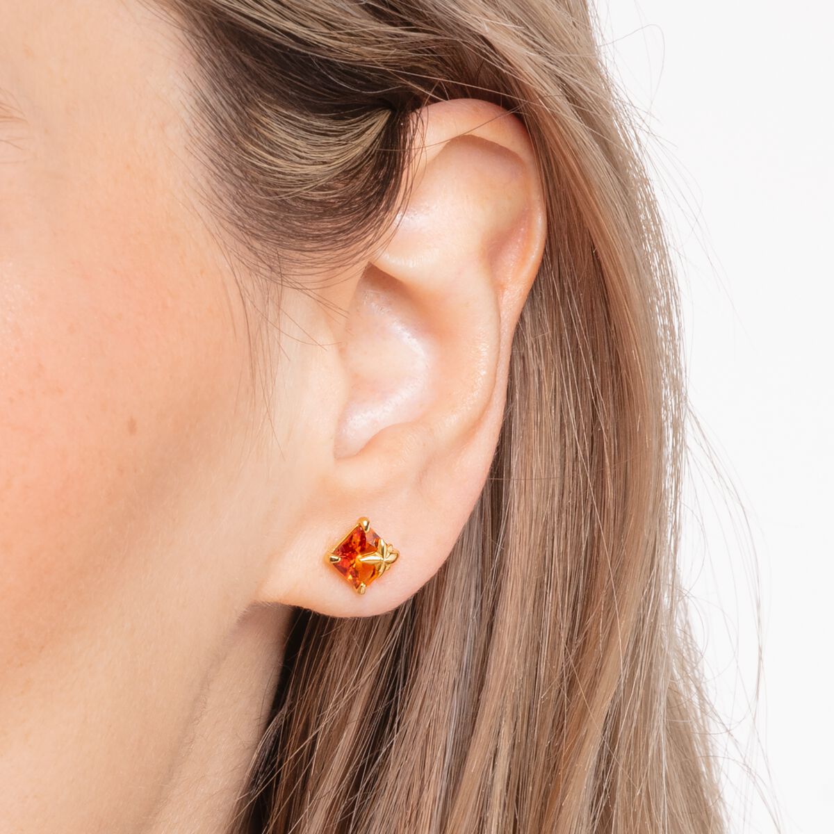 Ear studs with orange stone and star gold plated