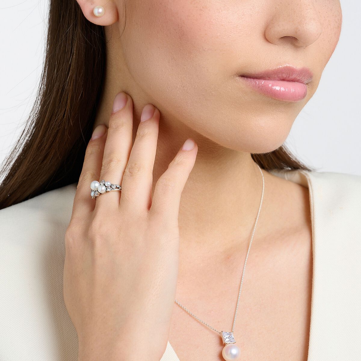 Ring pearls with white stones silver