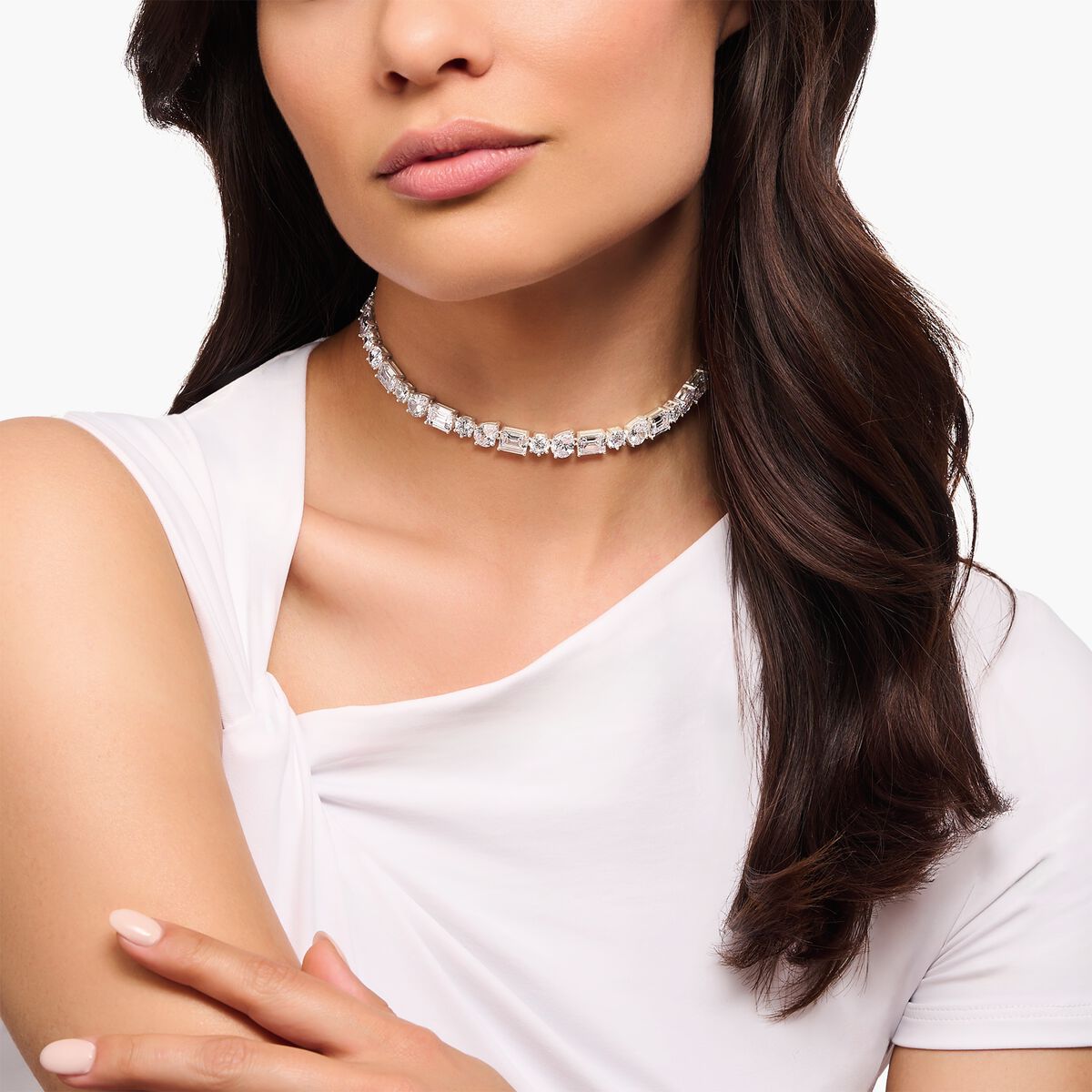 Silver choker with 43 white zirconia stones in different sizes