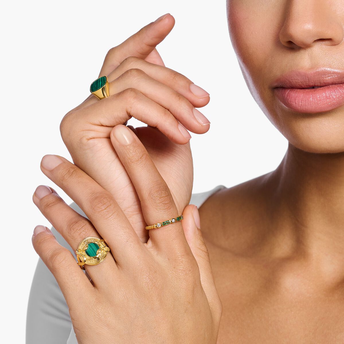 Band ring rope with green and white stones gold plated