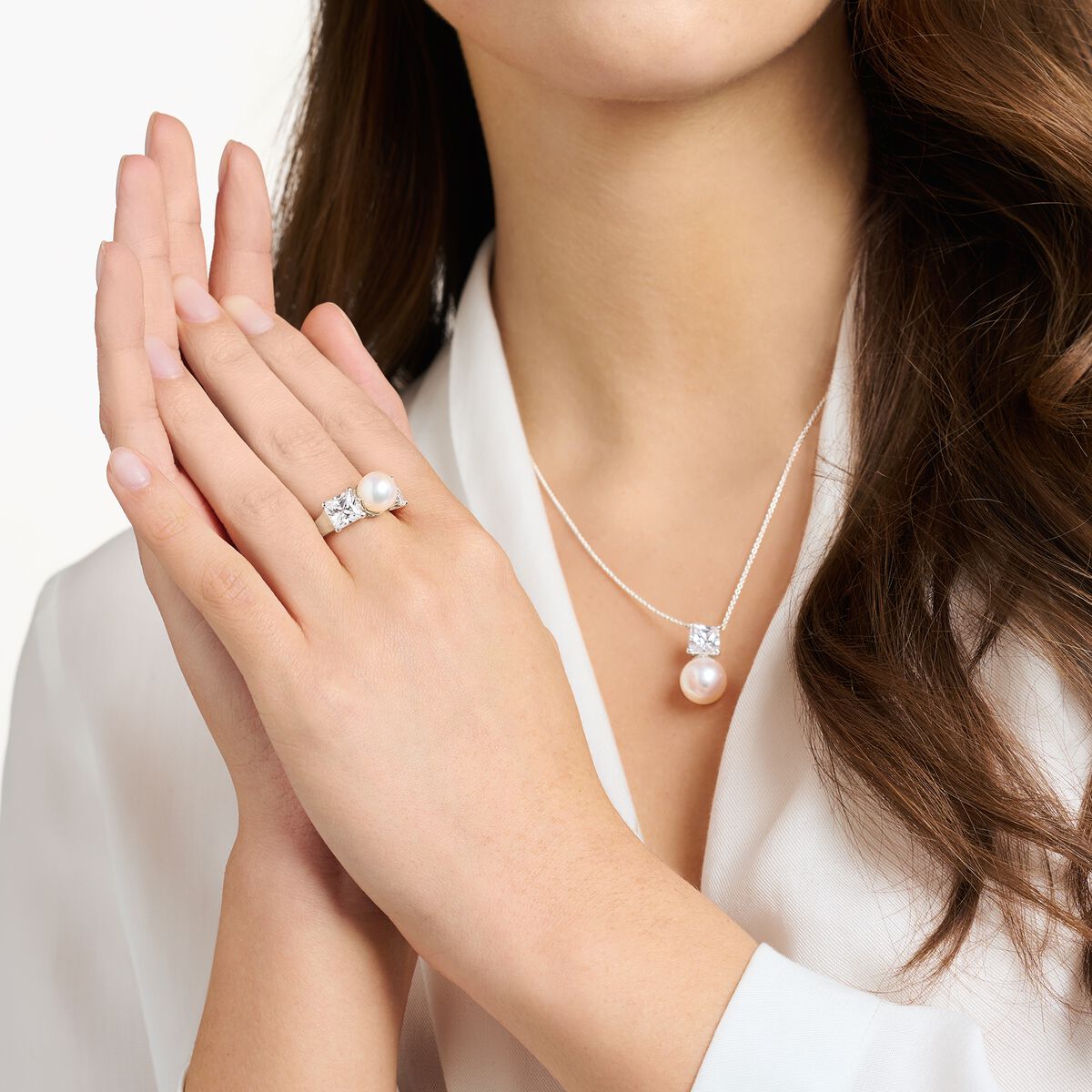 Ring pearls with white stones silver
