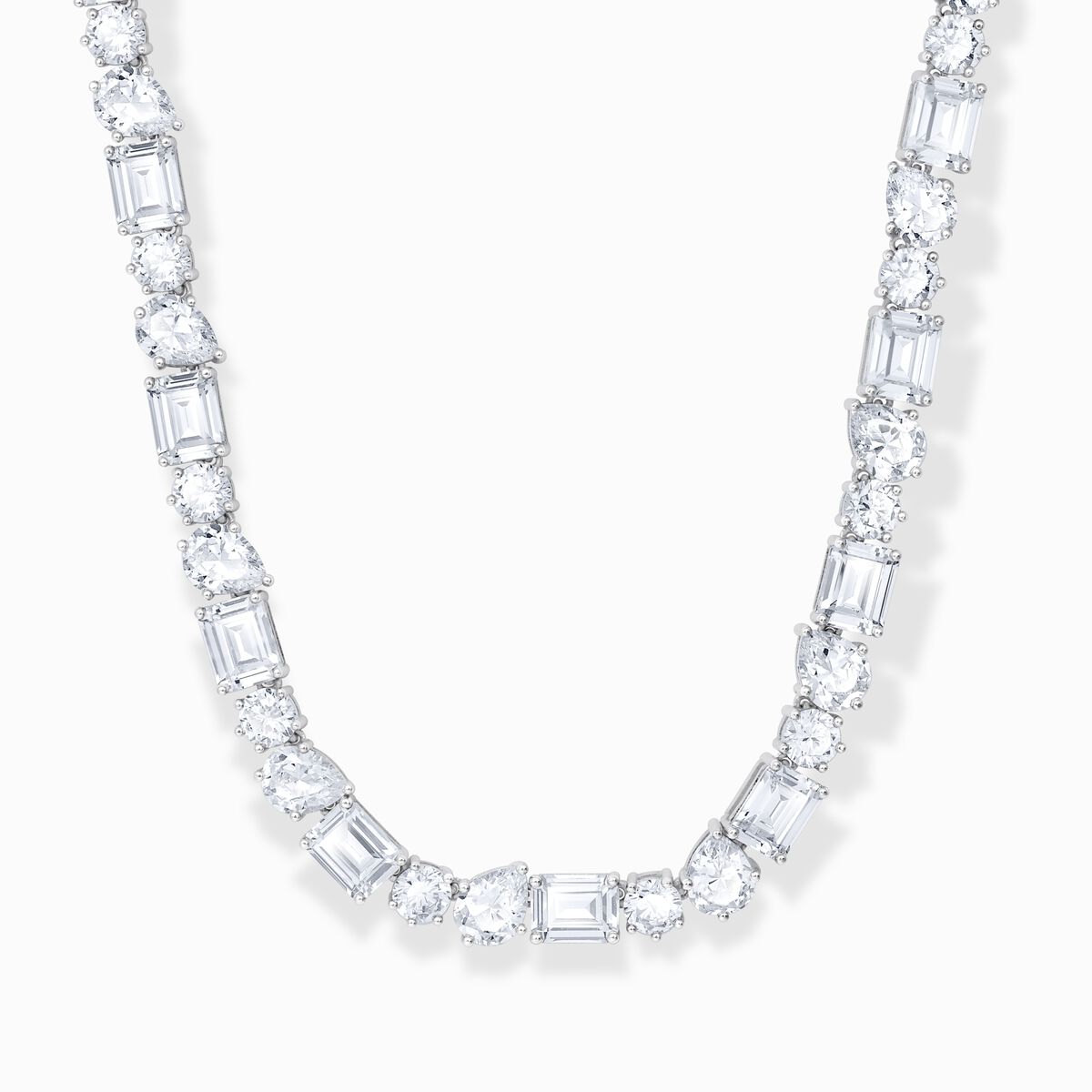 Silver choker with 43 white zirconia stones in different sizes