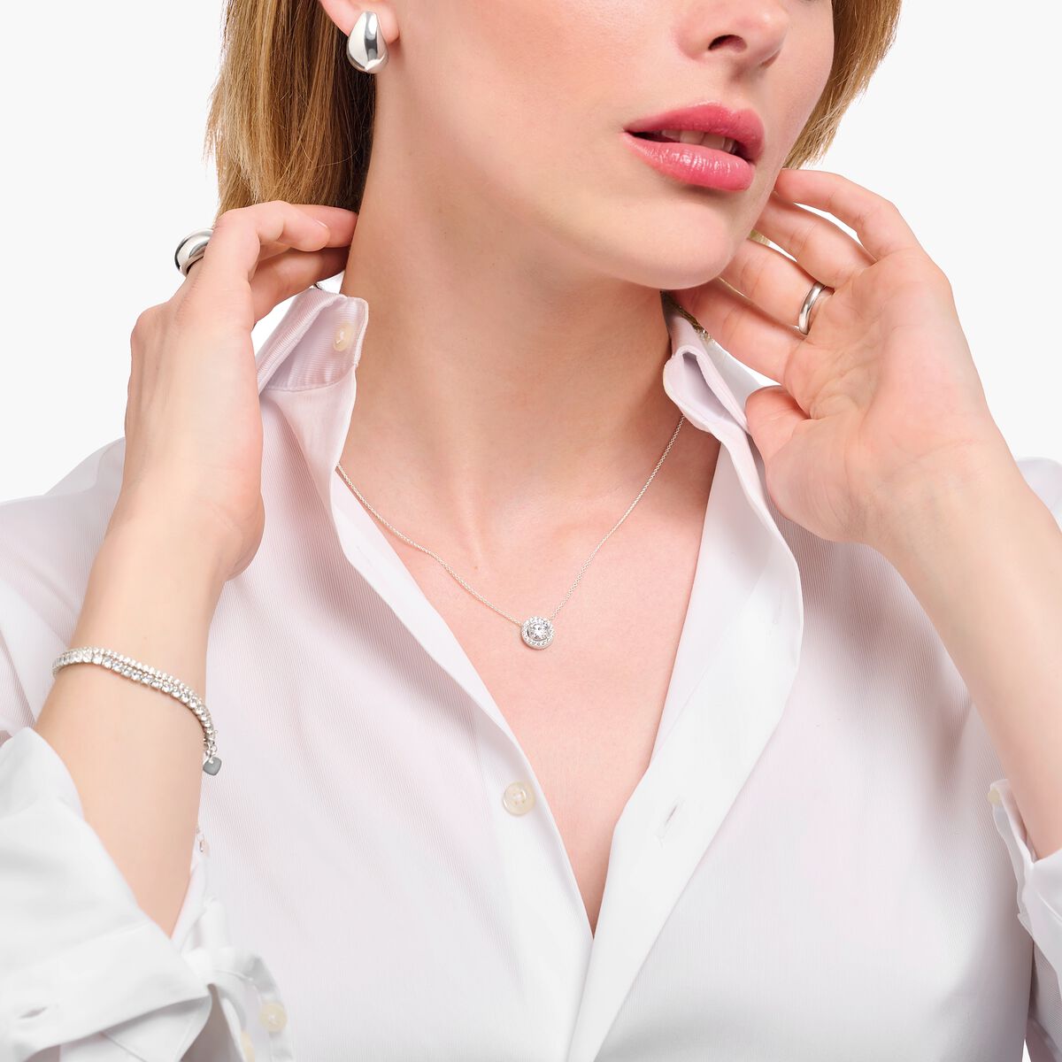 Silver necklace with halo pedant with white zirconia