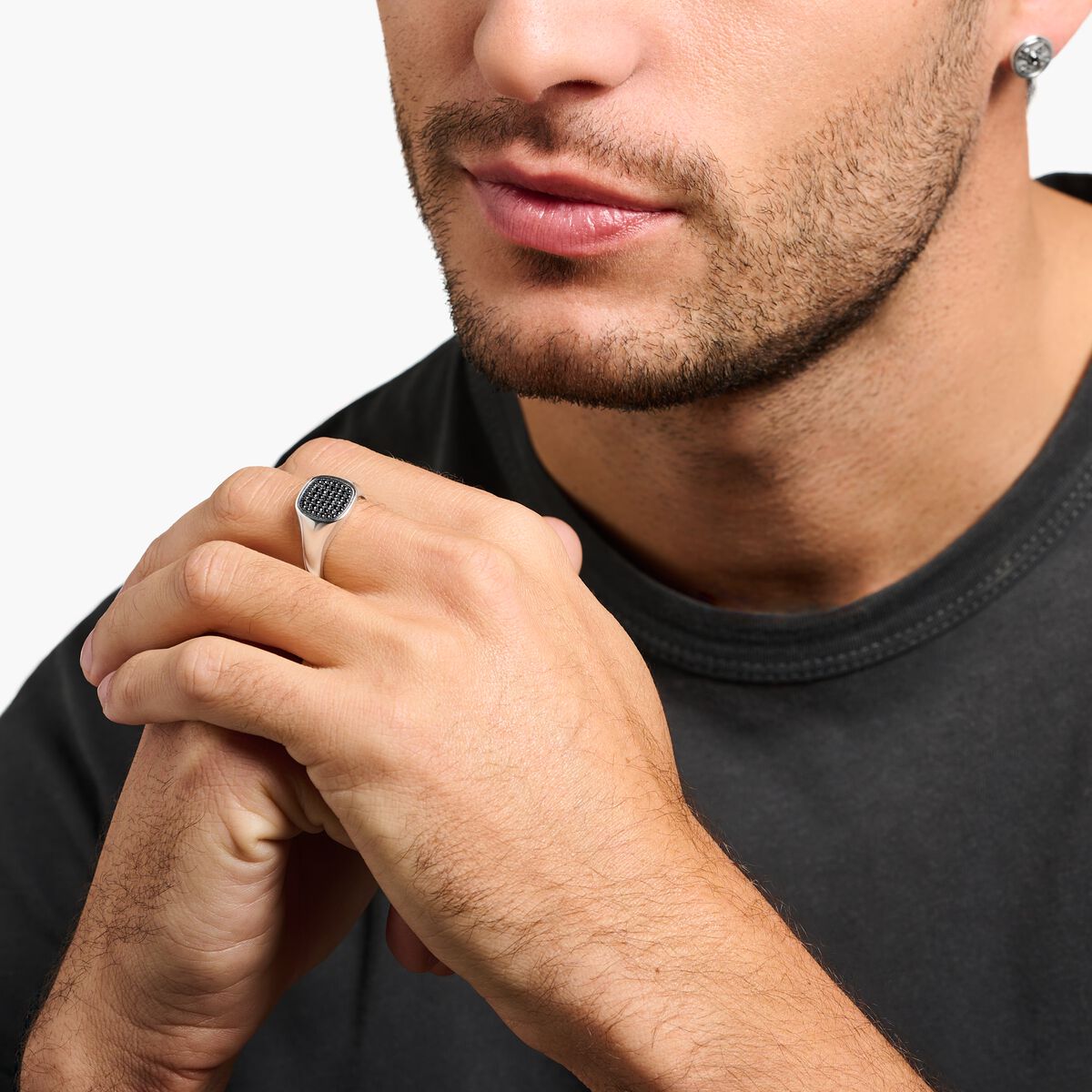Ring with black stones silver