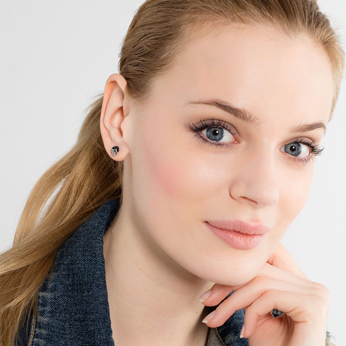 Ear studs skull