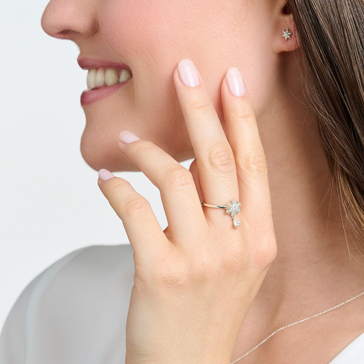 Ring snowflake with white stones silver
