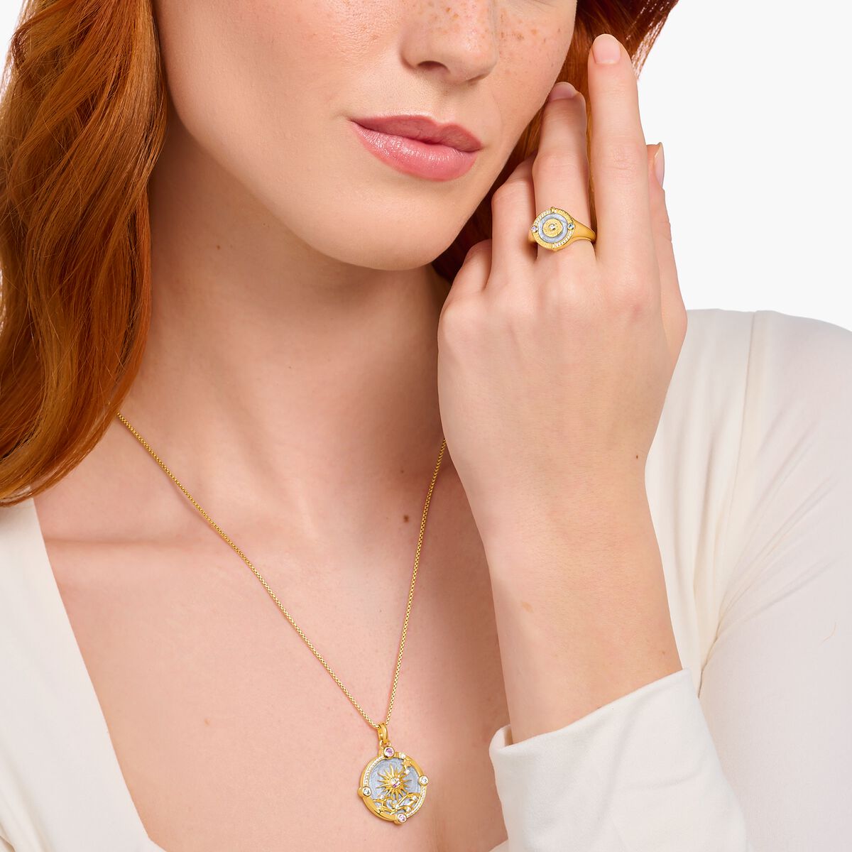 Gold-plated signet ring with blue cold enamel and stones