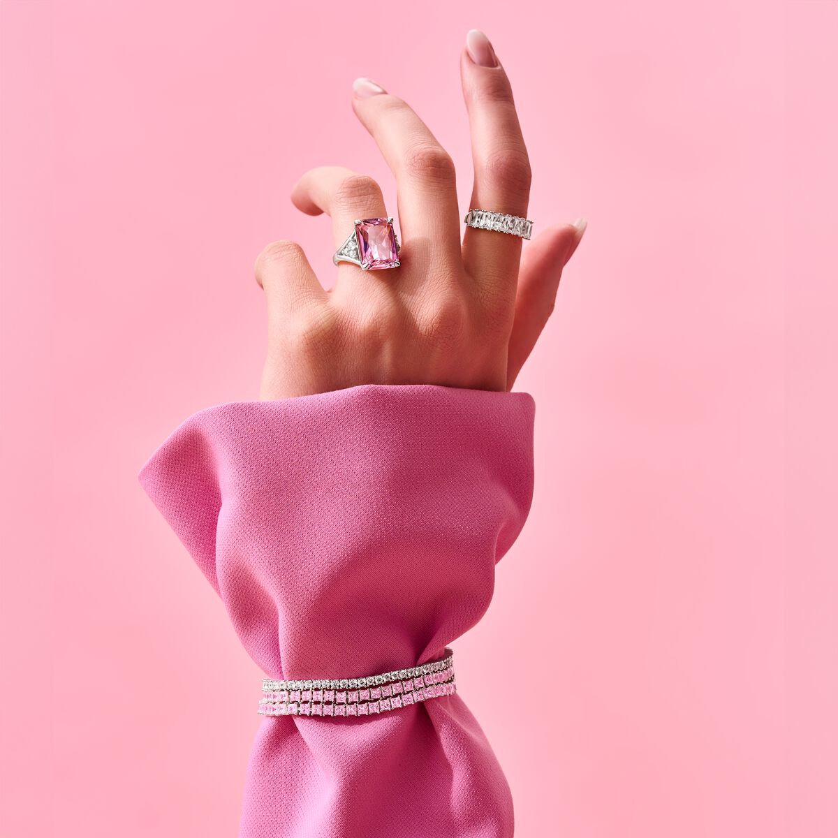 Ring with pink and white stones silver