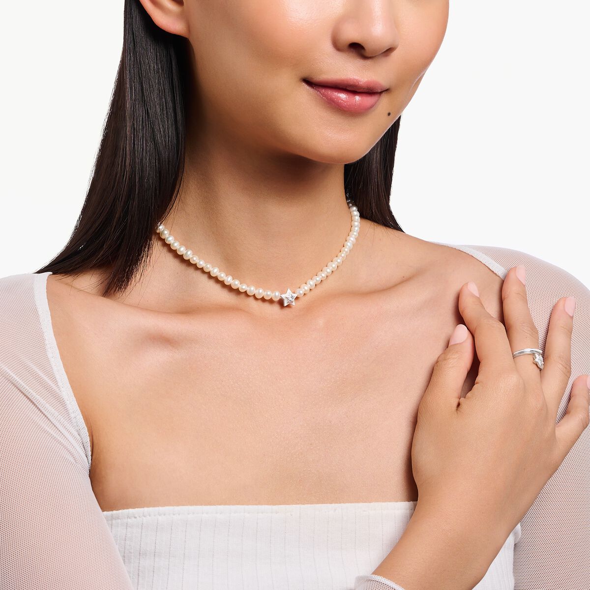 Necklace with freshwater pearls and cold enamel silver