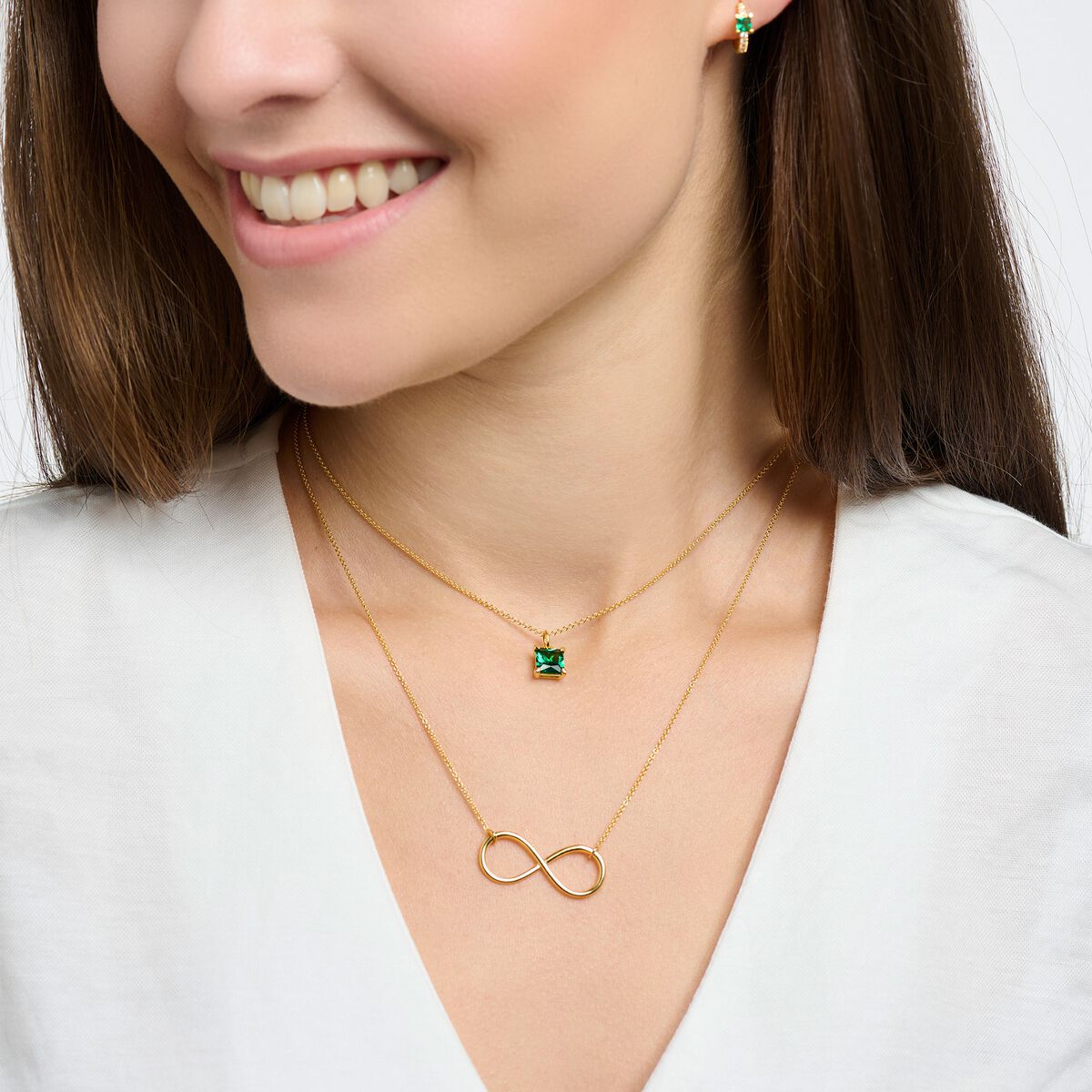 Necklace with green stone gold