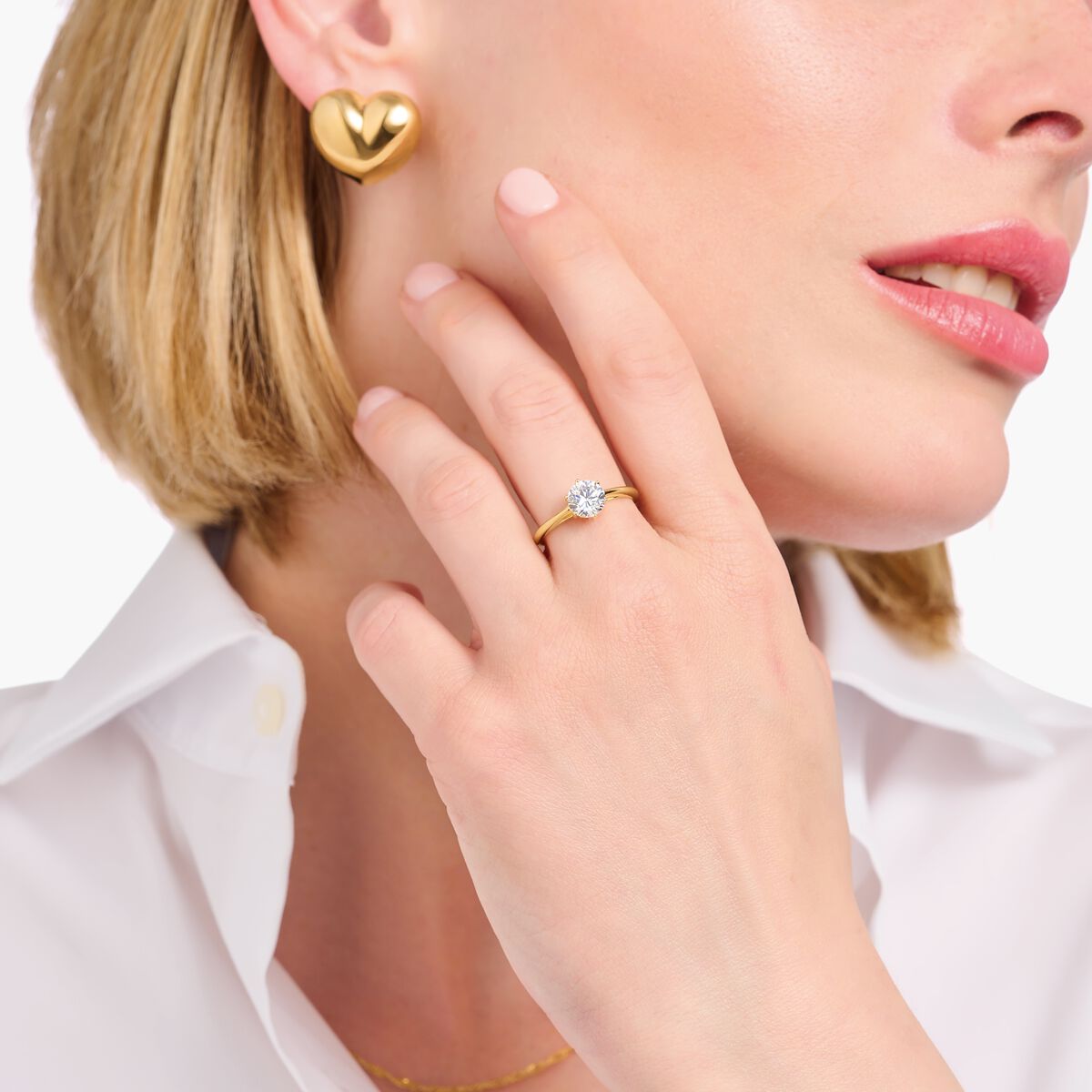 Gold-plated ring with white zirconia in brilliant cut