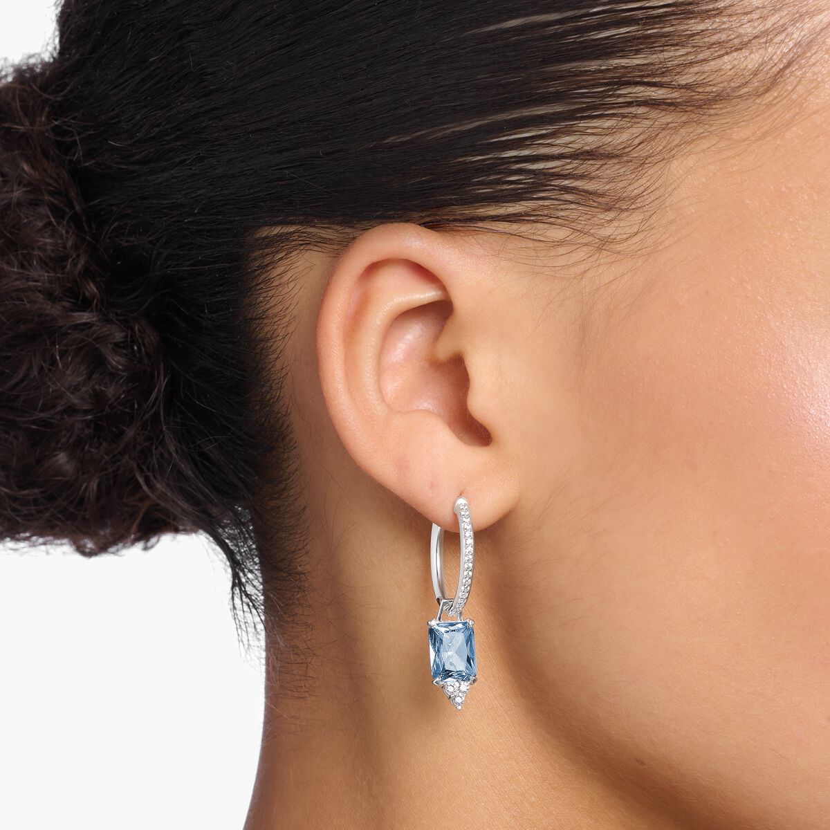Hoop earrings with aquamarine-coloured and white stones silver