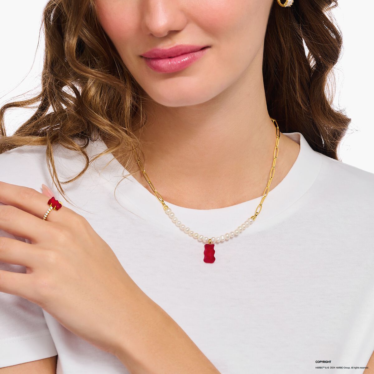 Gold-plated link necklace with red goldbears & freshwater pearls