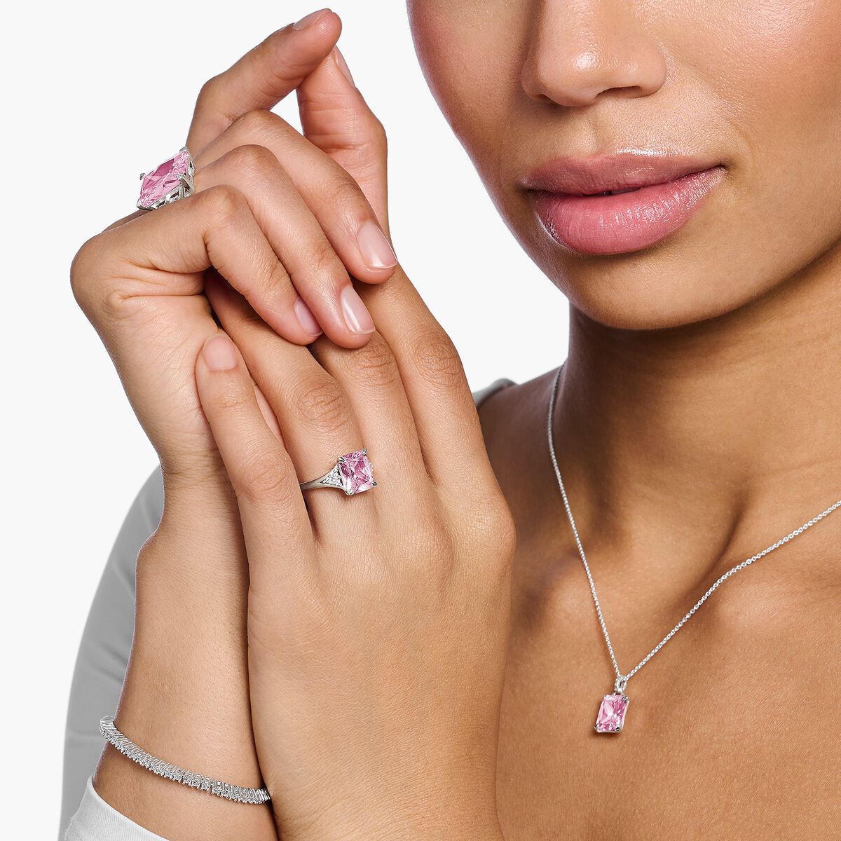 Ring with pink and white stones silver