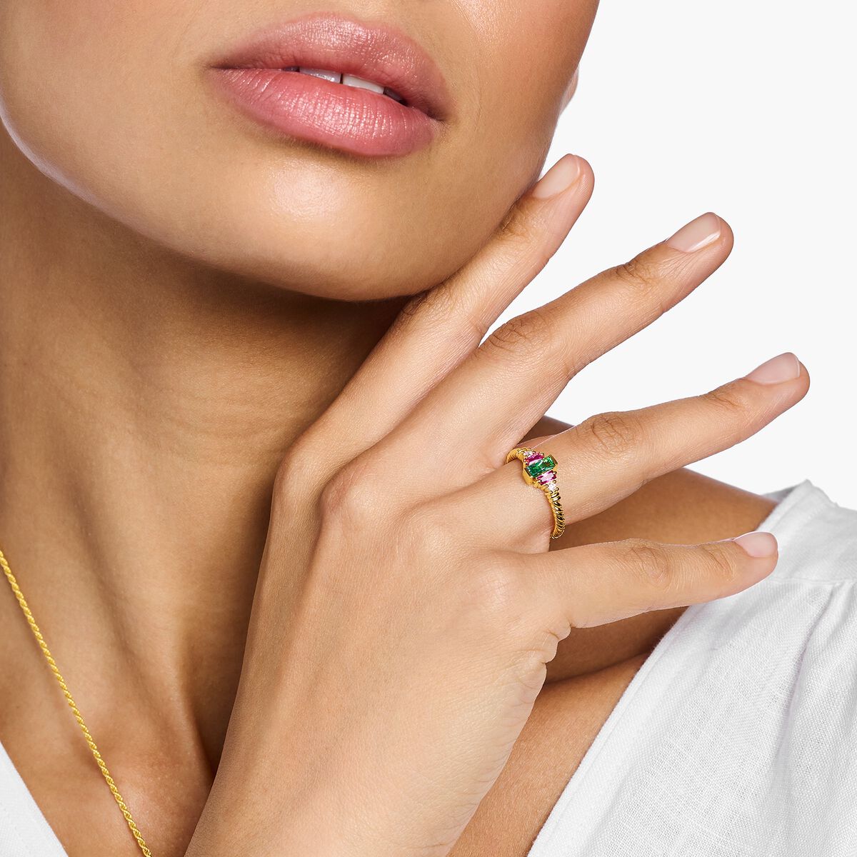 Ring rope with green and red stones gold plated