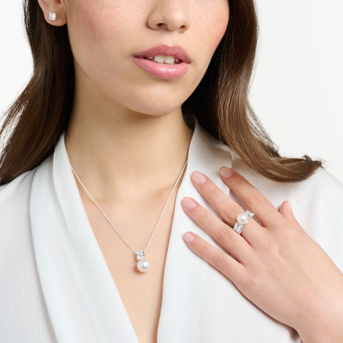 Necklace pearl with white stone silver
