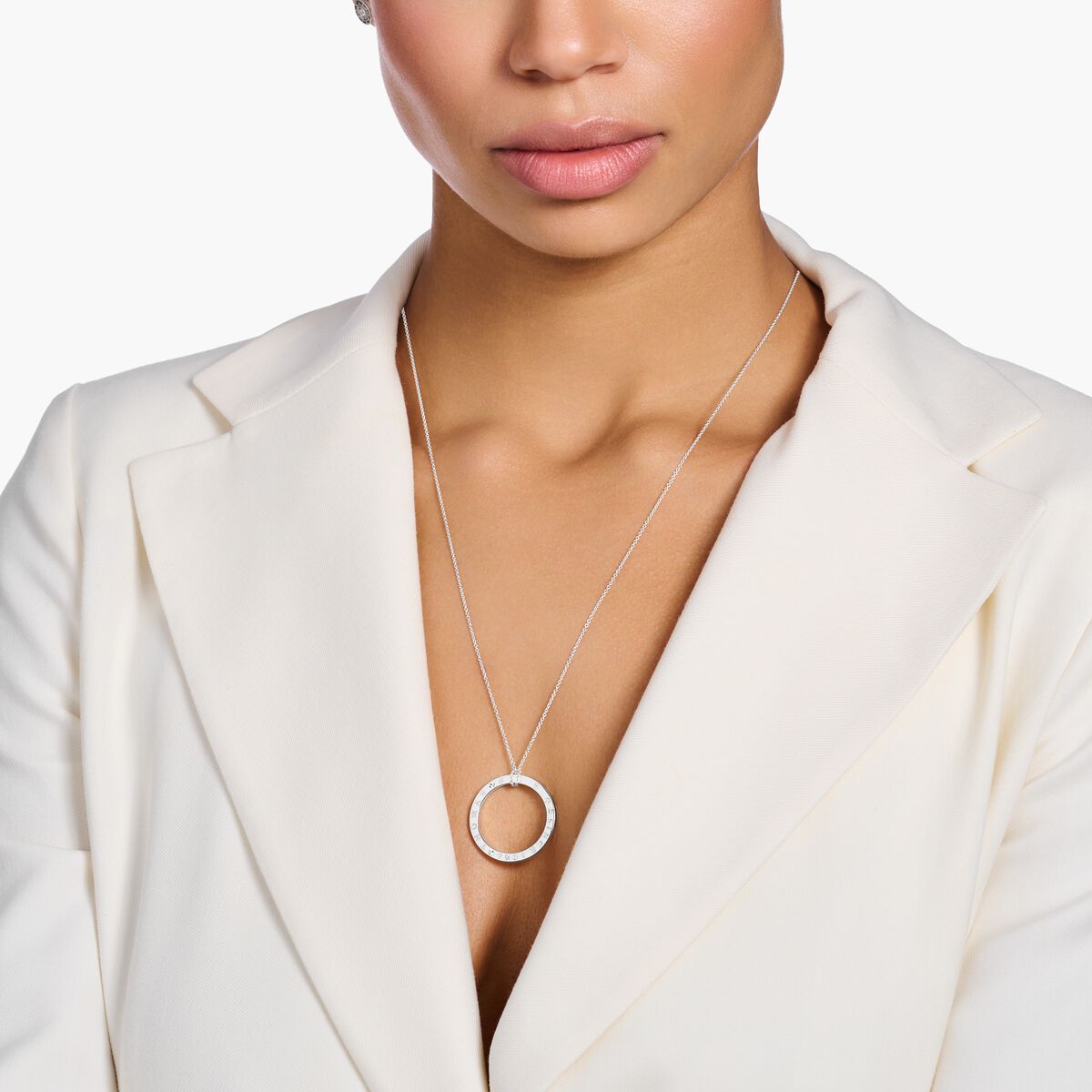Necklace circle with white stones silver