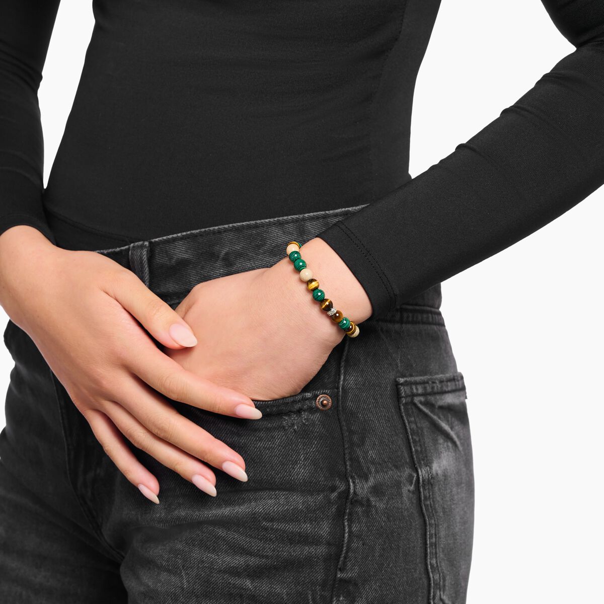 Bracelet with earth and green beads 7 mm