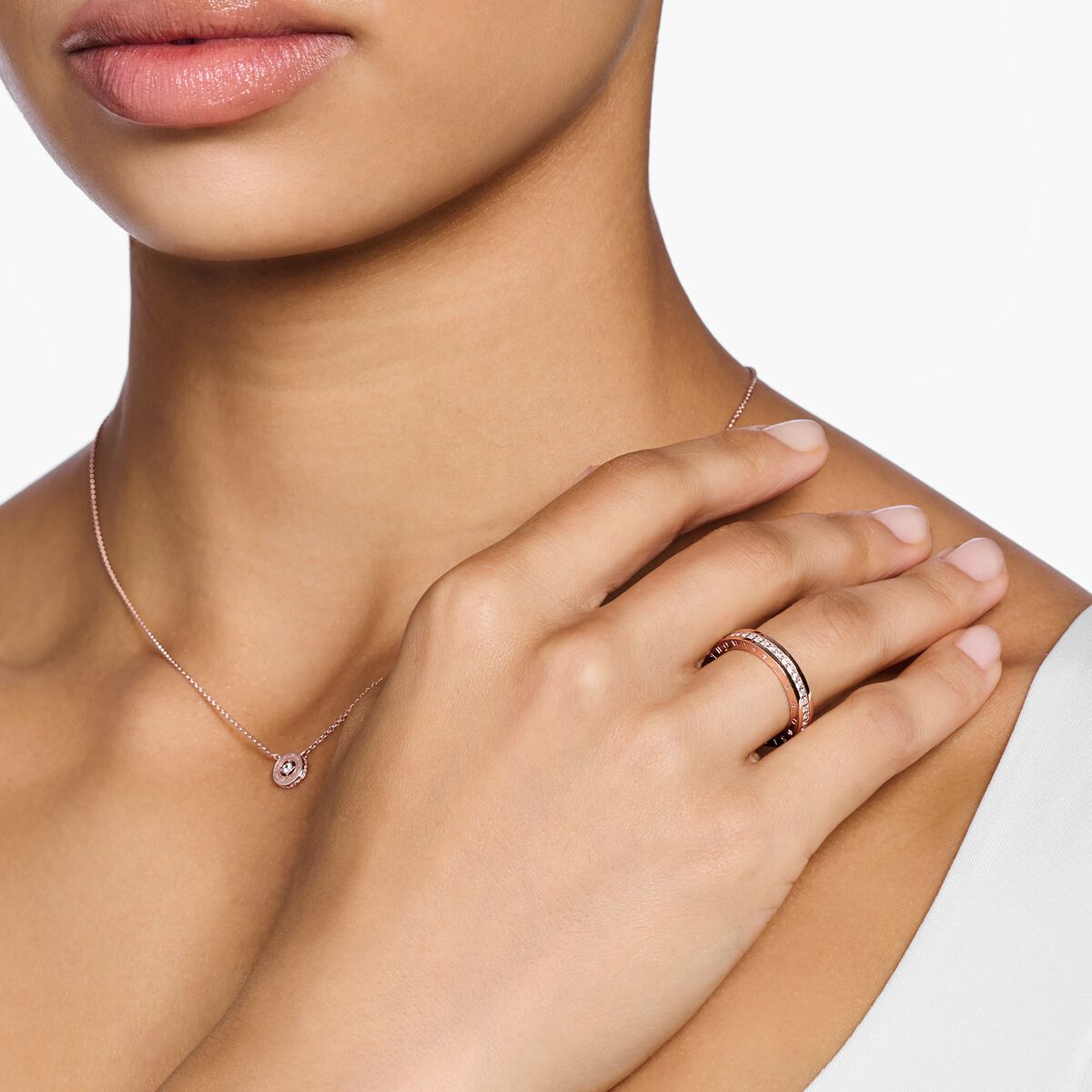 Ring with white stones pavé rose gold plated
