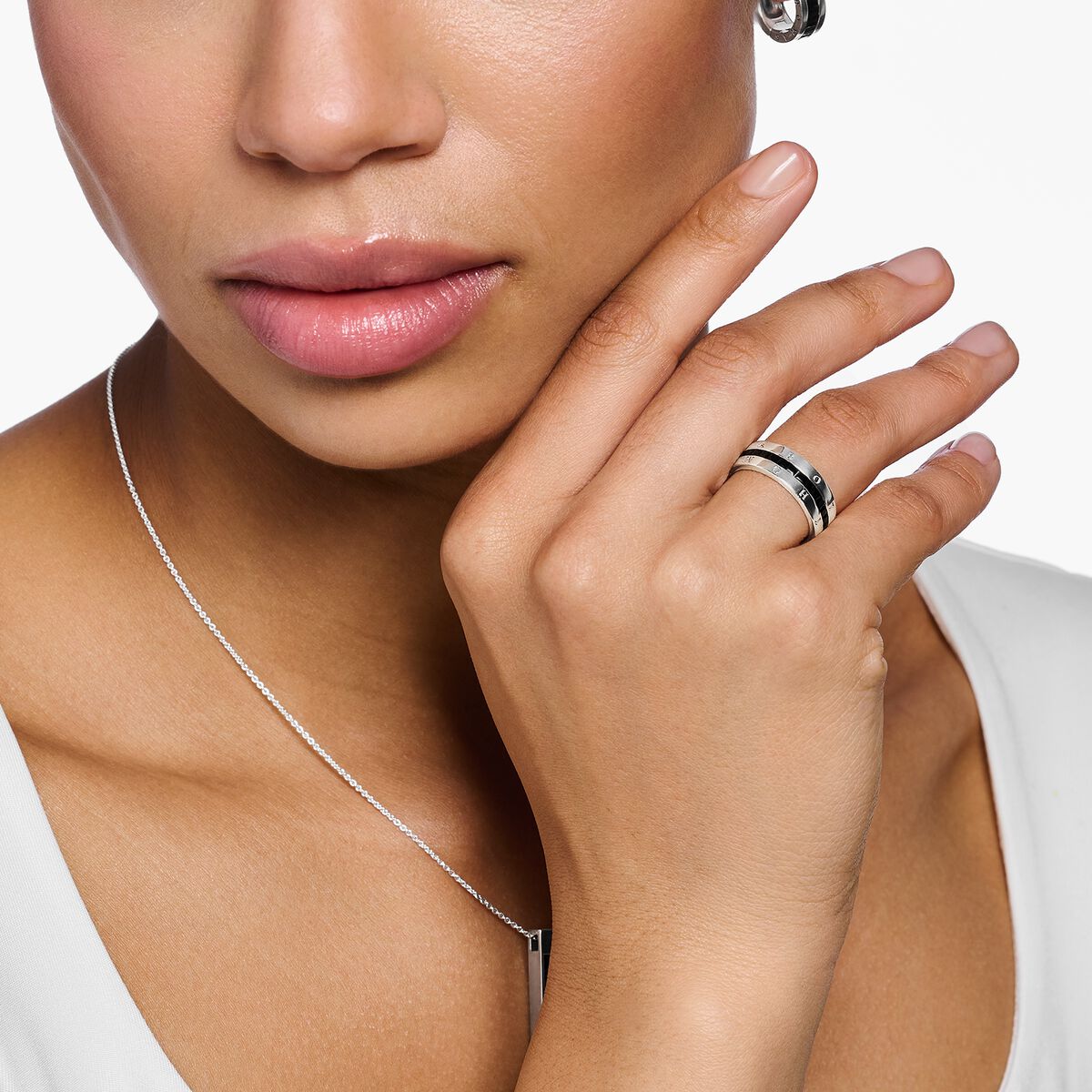 Band ring with black stones pavé silver