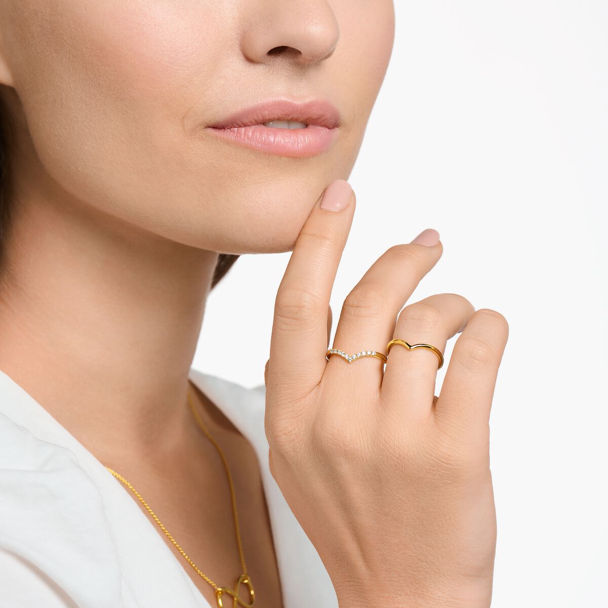 Ring V-shape with white stones gold