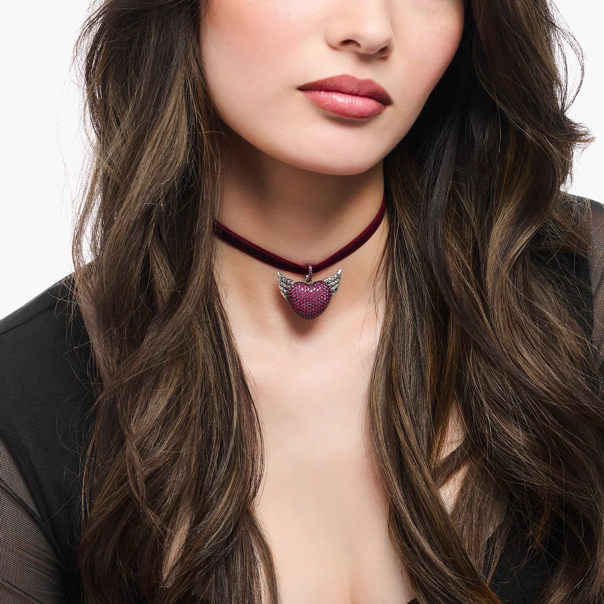 Choker made of red velvet