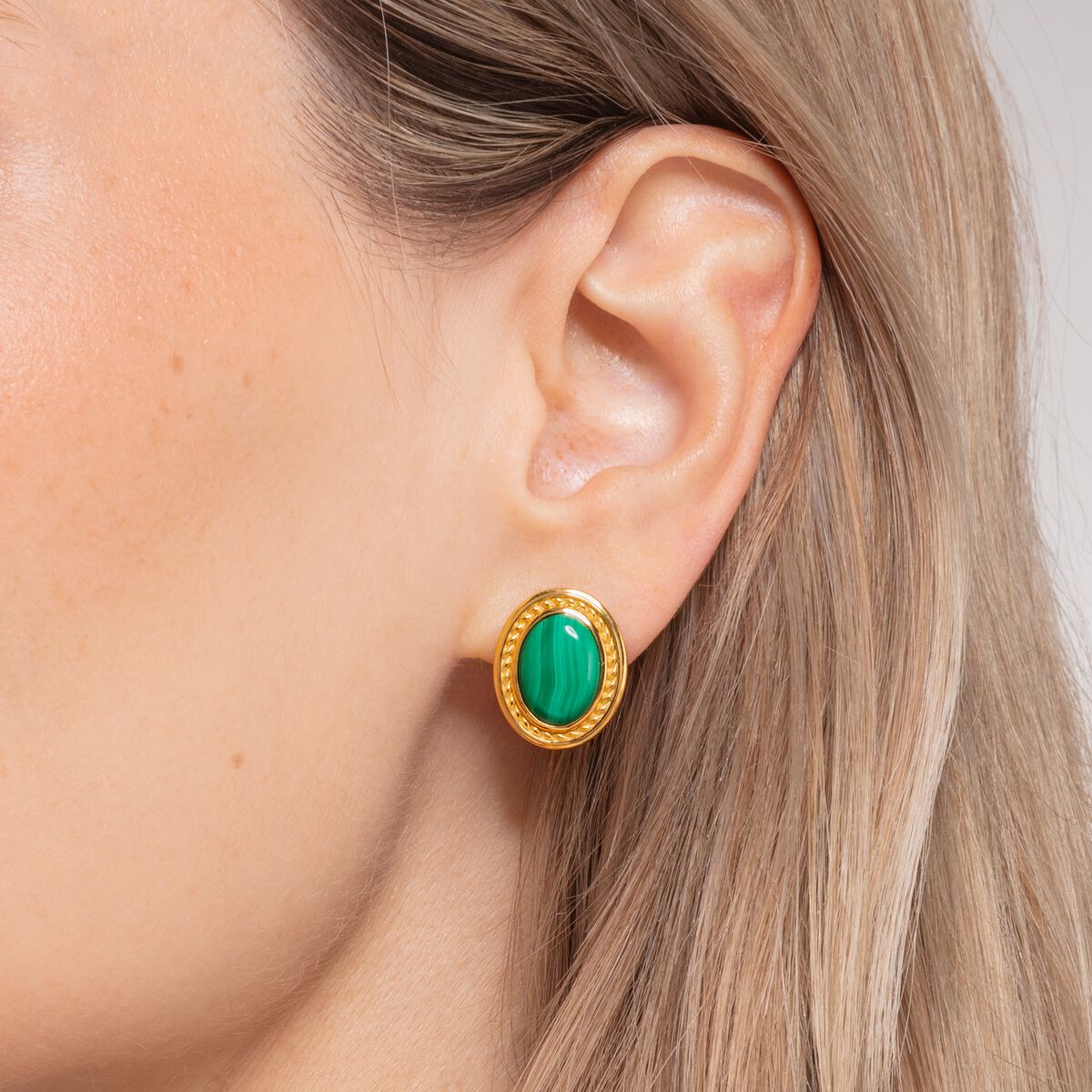 Ear studs green stone gold