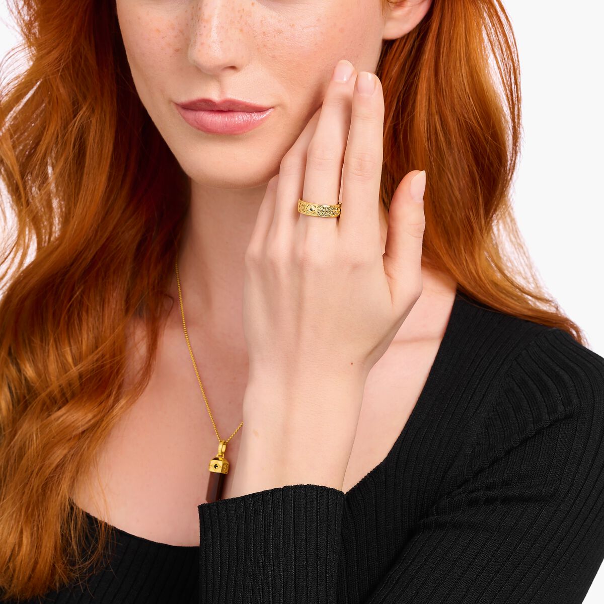Gold-plated band ring with pattern and black zirconia