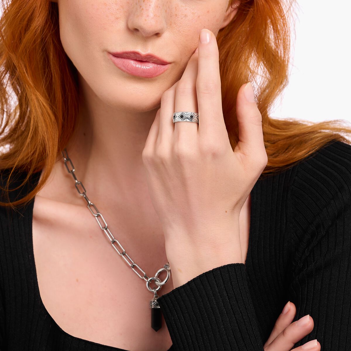 Silver blackend band ring with rhombus pattern and zirconia