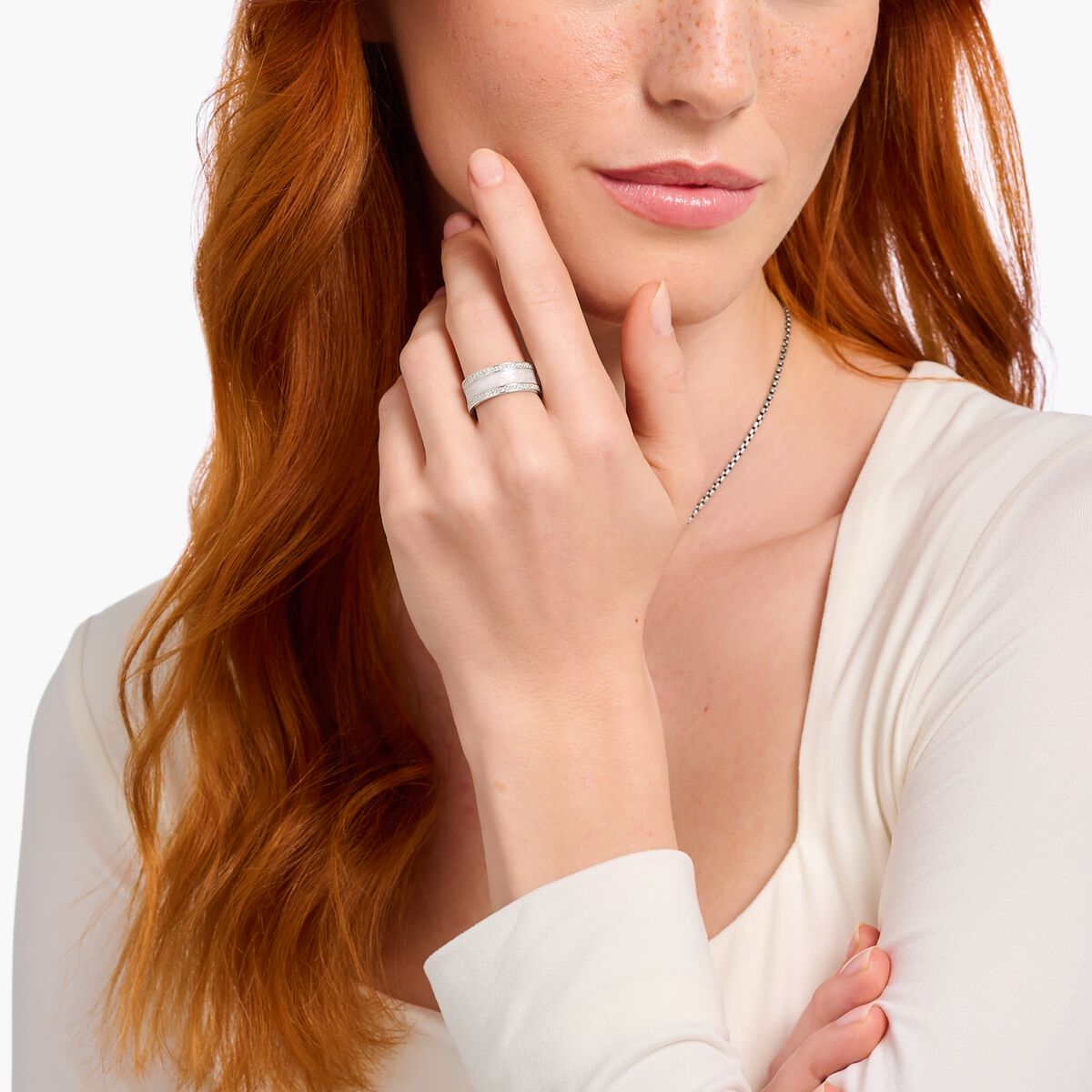Silver band ring with cold enamel and stones