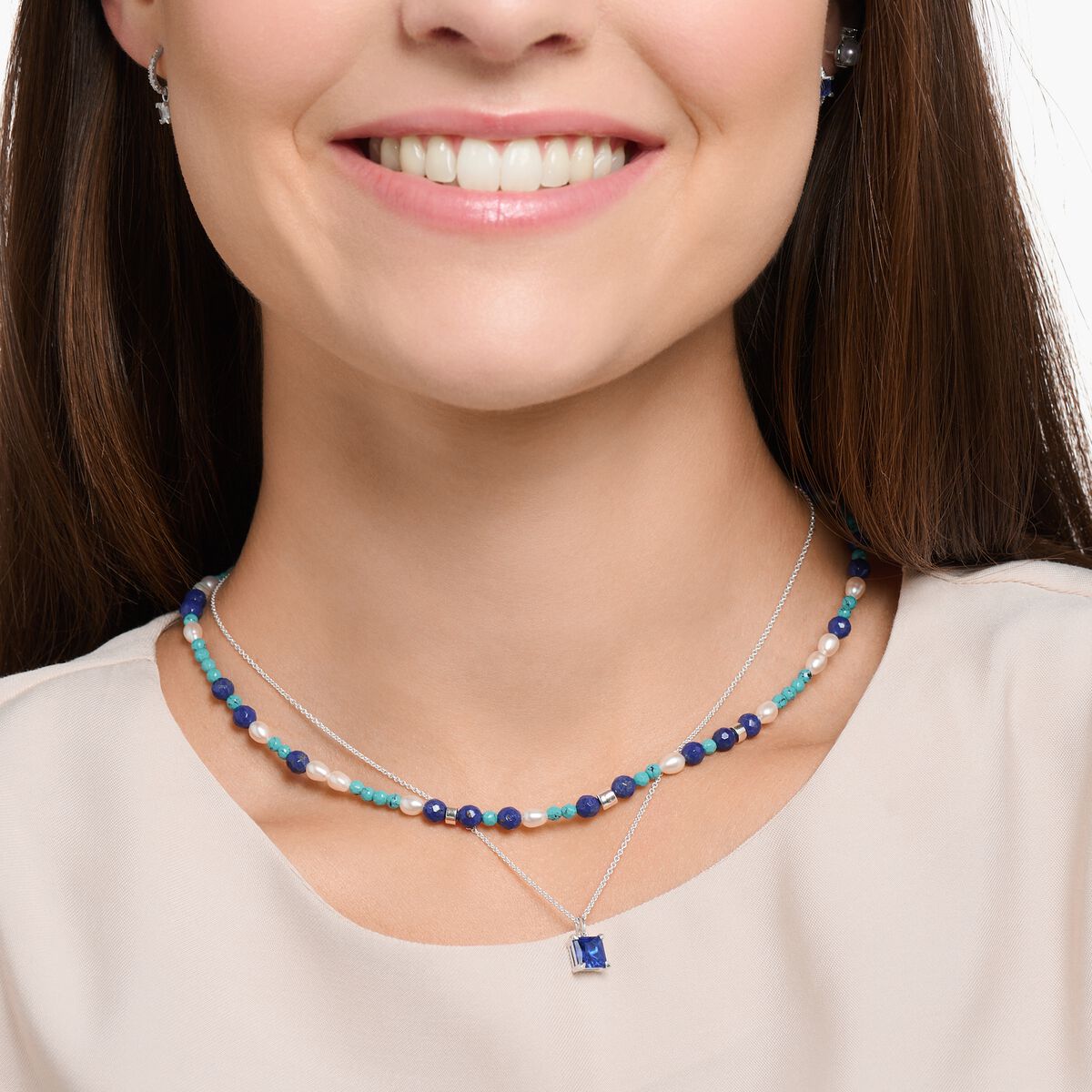 Necklace with blue stones and pearls