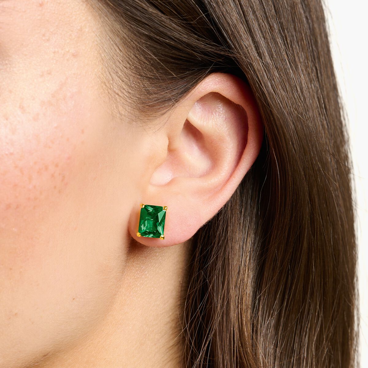 Ear studs with green stone gold plated