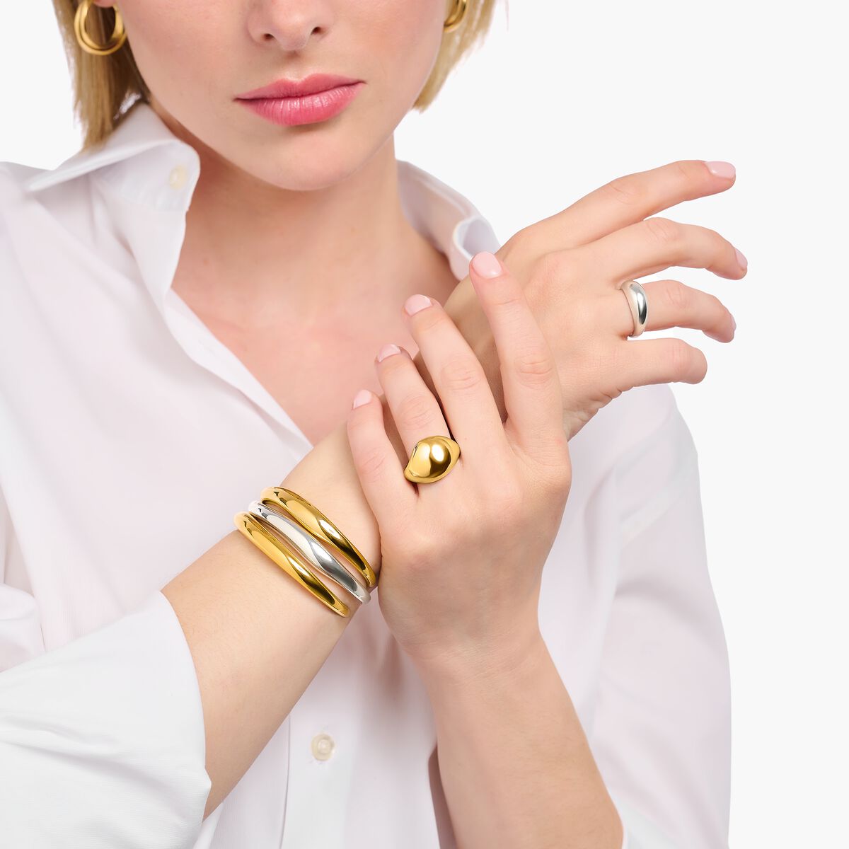 Gold-plated bangle in timless design