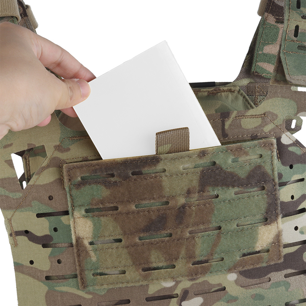 The lightweight SF tactical vest V2 molle comes with a bag containing miscellaneous items - ortacical