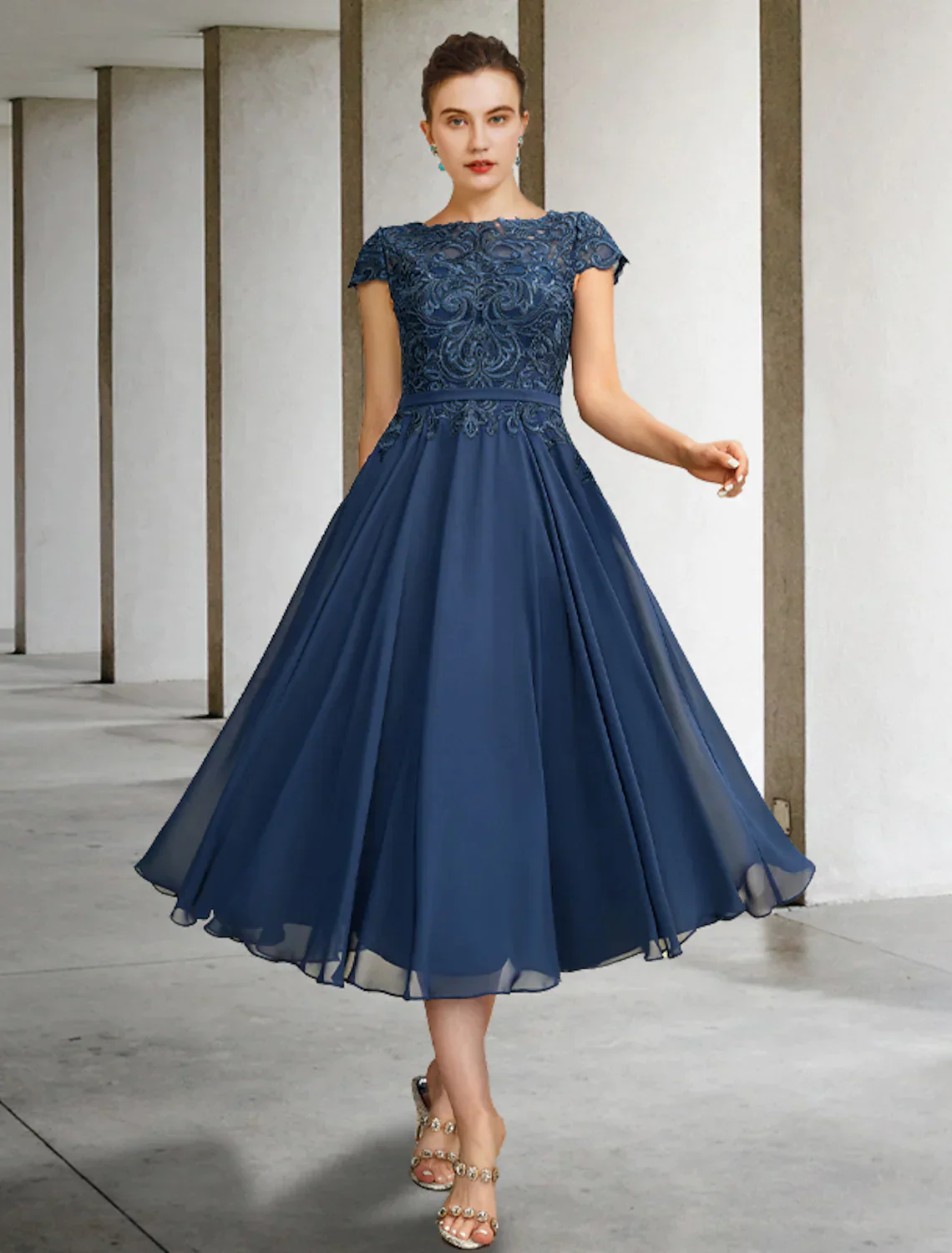 A-Line Mother of the Bride Dress Luxurious Elegant Chiffon Lace Pleats Appliques - TREBLEV